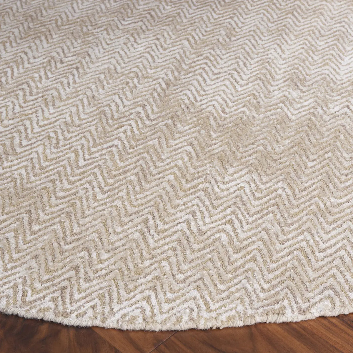 Safavieh Glamour 6'-0" x 6'-0" Rug in Gold / Ivory