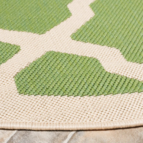 Safavieh Courtyard 7'-10" x 7'-10" Rug in Green / Beige