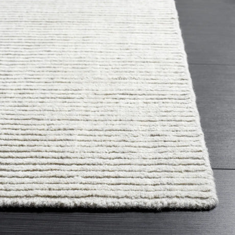 Safavieh Himalaya 4'-0" x 6'-0" Rug in Light Grey