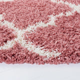 Safavieh Venus Shag 500 6'-7" x 6'-7" Rug in Pink / Ivory