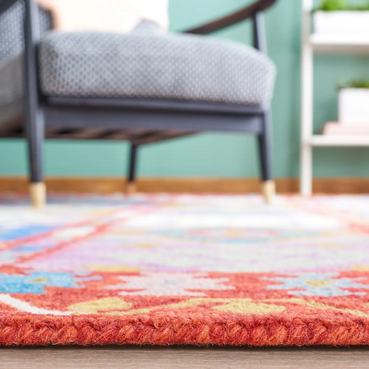 Safavieh Aspen 4'-0" x 6'-0" Rug in Red / Ivory