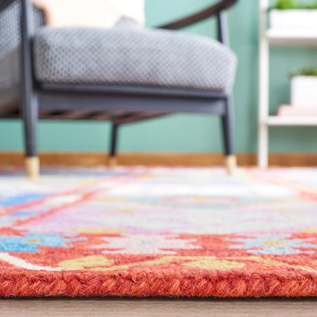 Safavieh Aspen 4'-0" x 6'-0" Rug in Red / Ivory