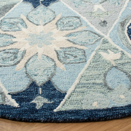 Safavieh Suzani 6'-0" x 6'-0" Rug in Blue / Ivory