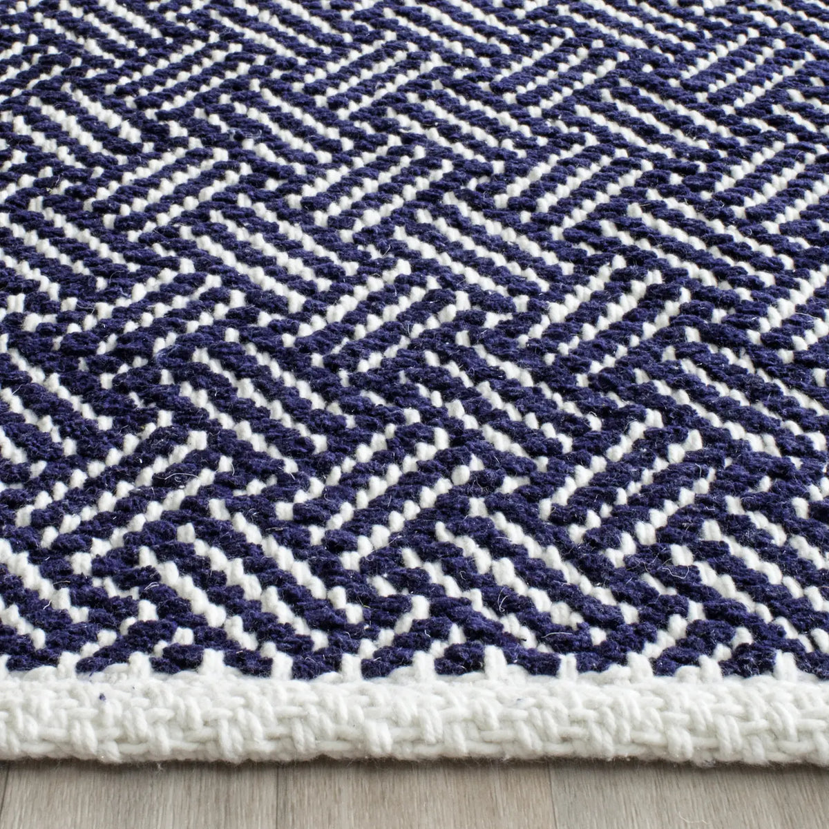 Safavieh Boston 2'-3" x 11'-0" Rug in Navy