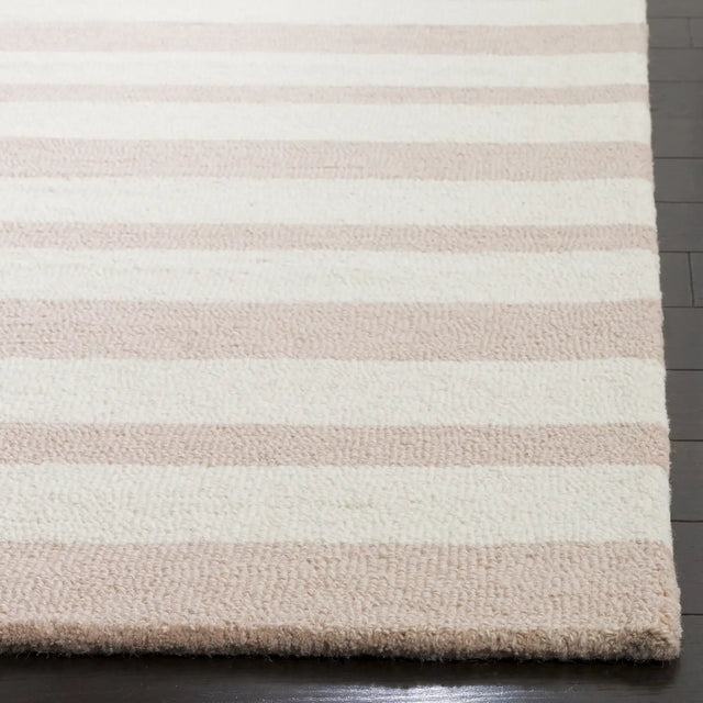 Safavieh Safavieh Kids 5'-0" x 7'-0" Rug in Pink / Ivory