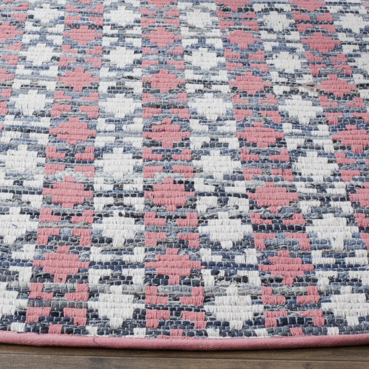 Safavieh Montauk 6'-0" x 6'-0" Rug in Coral / Multi