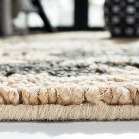Safavieh Bohemian 4'-0" x 6'-0" Rug in Grey / Beige