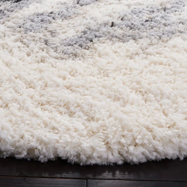 Safavieh Fontana Shag  800 6'-7" x 6'-7" Rug in Grey / Ivory