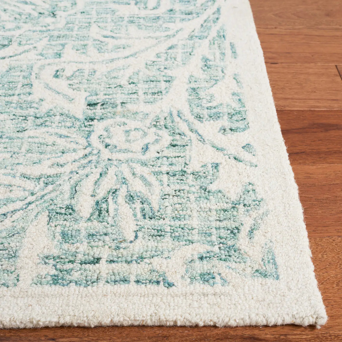 Safavieh Micro-Loop 4'-0" x 6'-0" Rug in Grey / Ivory