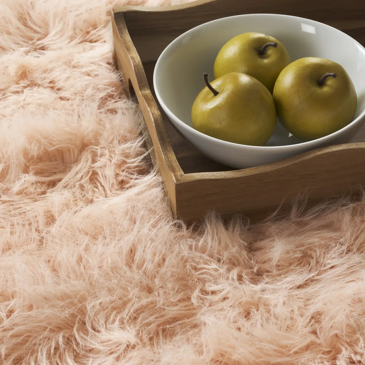 Safavieh Faux Sheep Skin 3'-0" x 5'-0" Rug in Light Pink