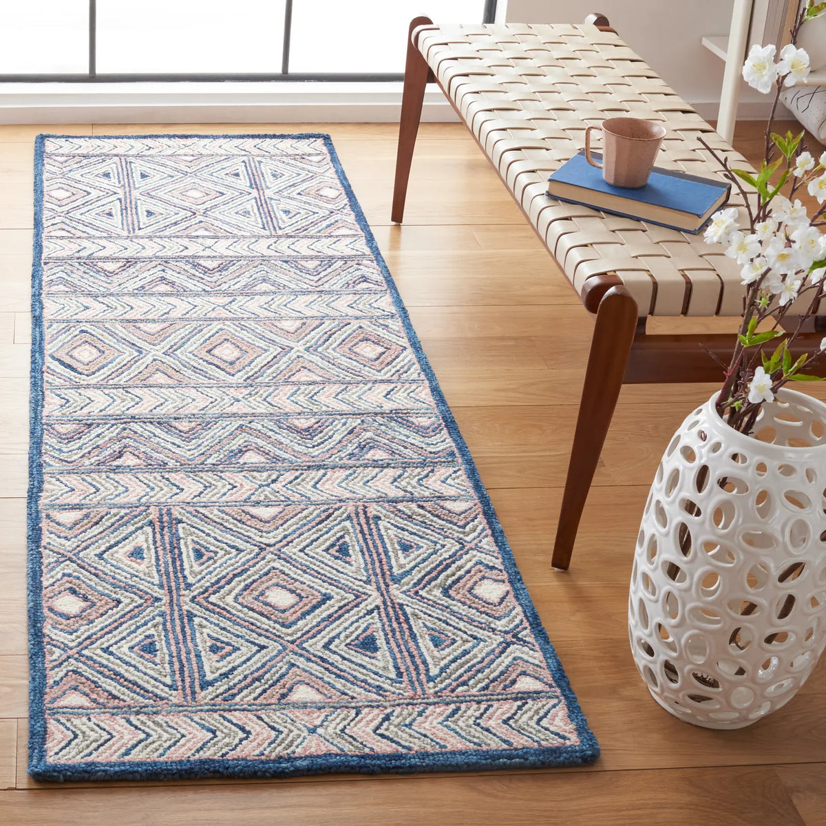 Safavieh Micro-Loop 2'-3" x 7'-0" Rug in Pink / Blue