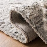 Safavieh Casablanca 4'-0" x 6'-0" Rug in Grey / Ivory