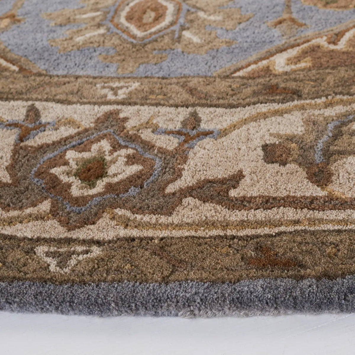 Safavieh Royalty 7'-0" x 7'-0" Rug in Light Blue / Beige