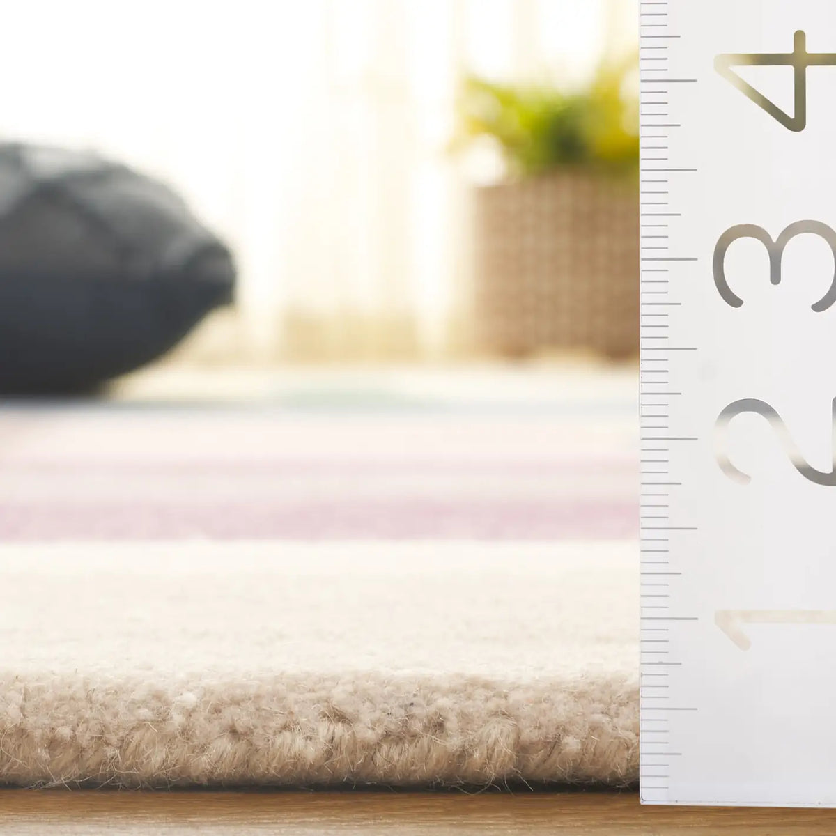 Safavieh Fifth Avenue 5'-0" x 8'-0" Rug in Beige / Blue