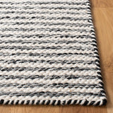 Safavieh Kilim 4'-0" x 6'-0" Rug in Black / Ivory