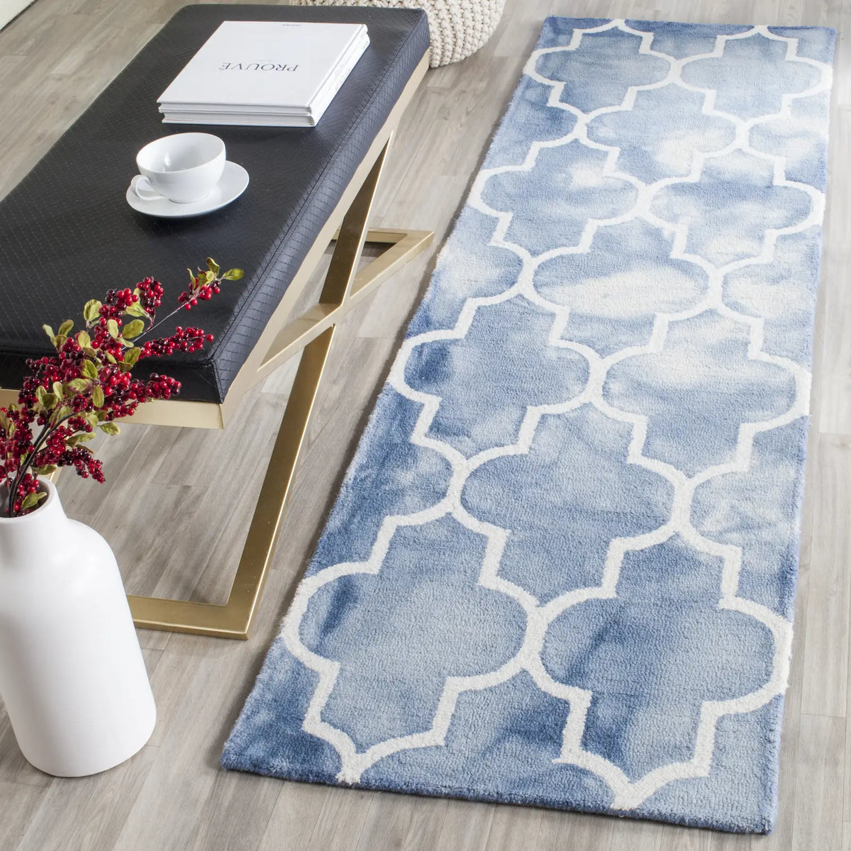 Safavieh Dip Dye 2'-3" x 8'-0" Rug in Blue / Ivory