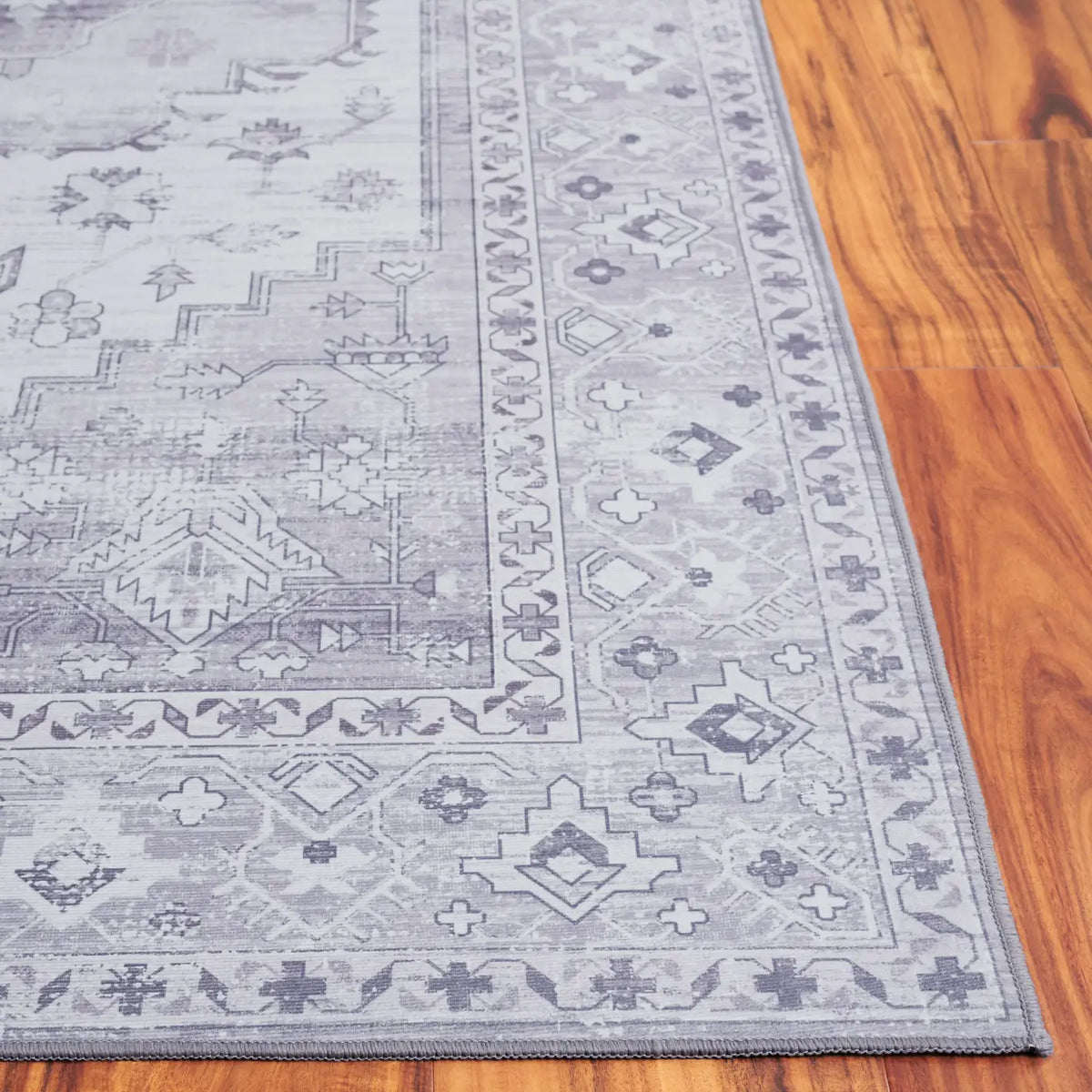 Safavieh Tucson 4'-0" x 6'-0" Rug in Light Grey