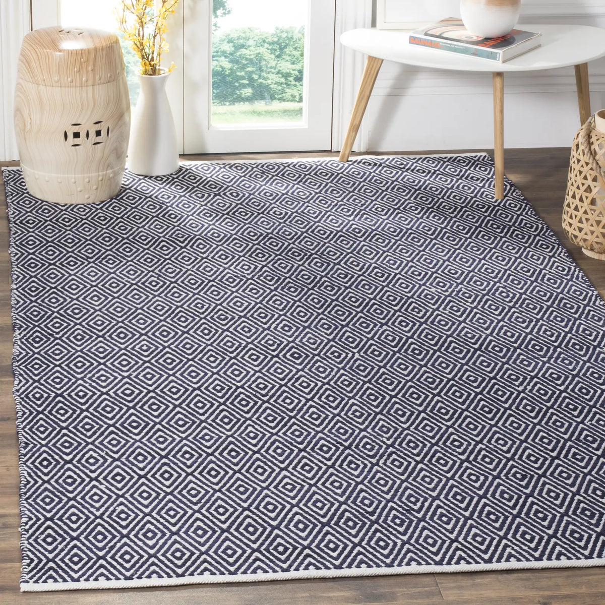 Safavieh Boston 4'-0" x 6'-0" Rug in Navy