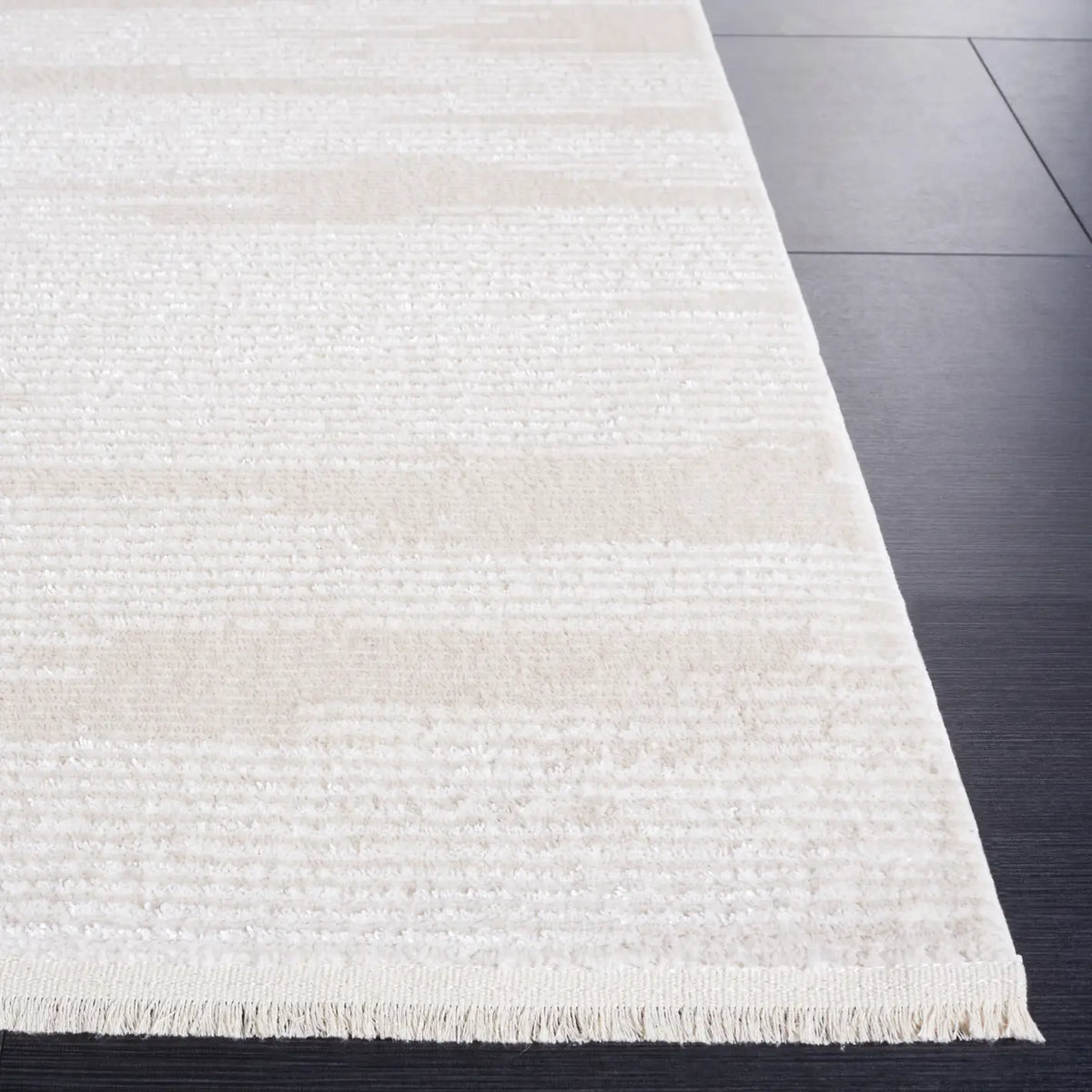 Safavieh Whisper 4'-0" x 6'-0" Rug in Ivory / Beige