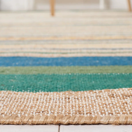 Safavieh Kilim 4'-0" x 6'-0" Rug in Natural / Green