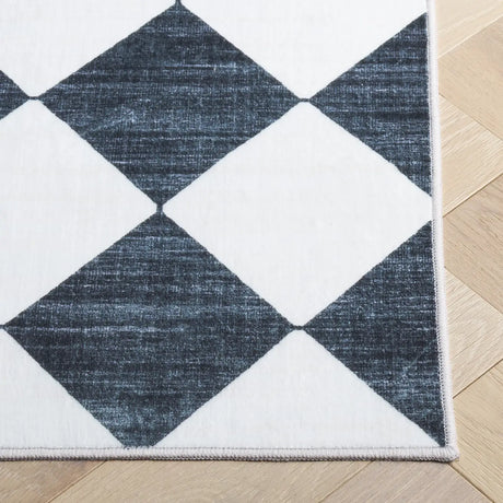 Safavieh Santa Clara 4'-0" x 6'-0" Rug in Ivory / Black