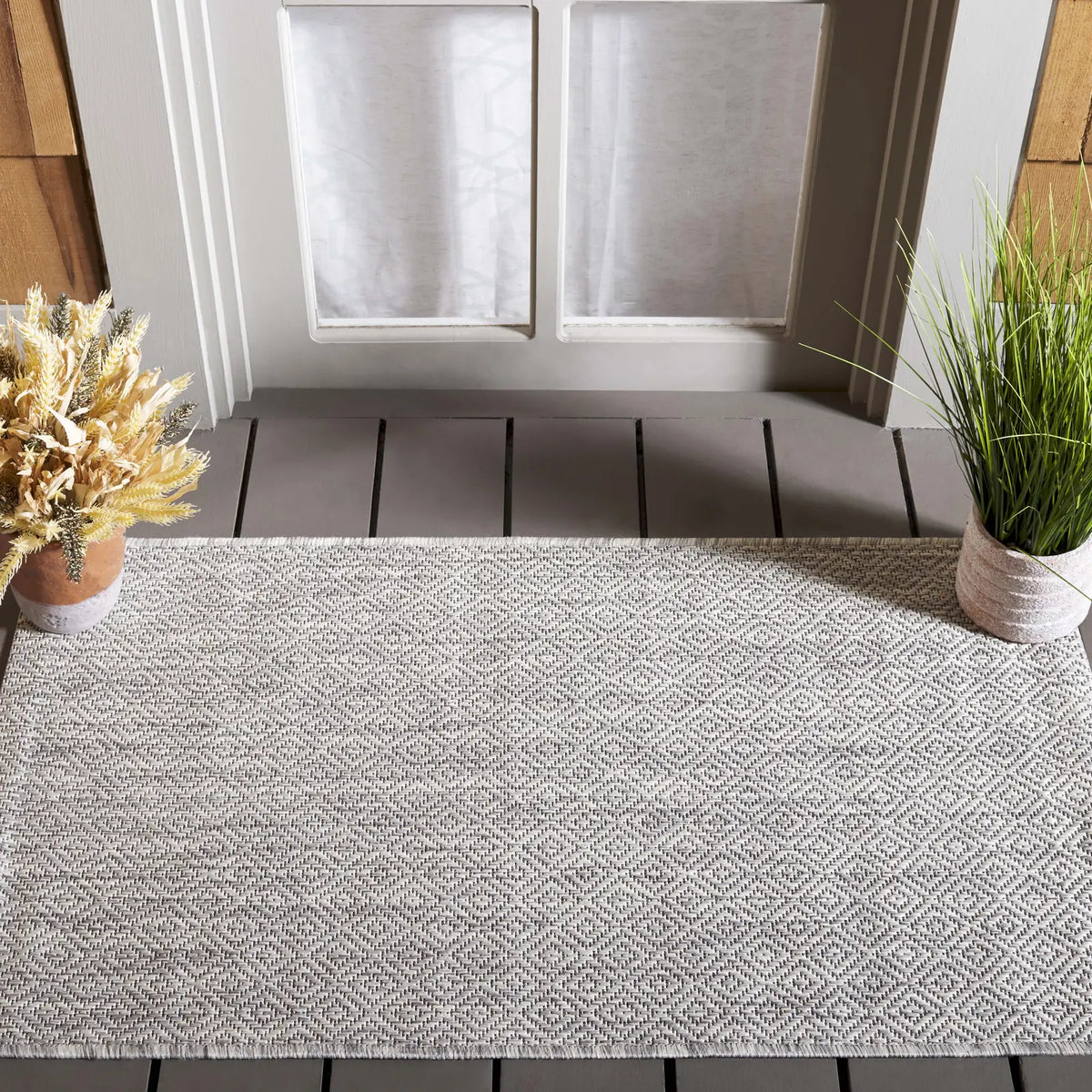 Safavieh Courtyard 2'-0" x 3'-7" Rug in Grey / Grey