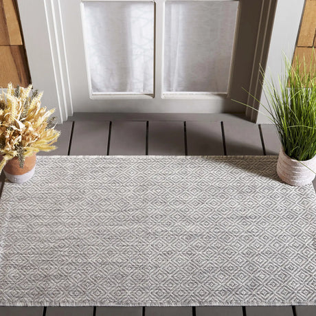 Safavieh Courtyard 2'-0" x 3'-7" Rug in Grey / Grey