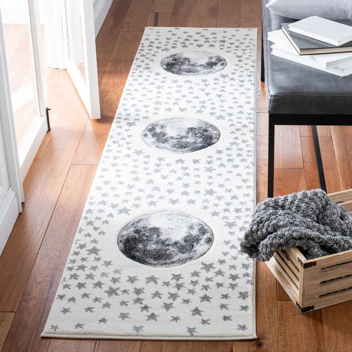 Safavieh Carousel Kids 100 2'-3" x 6'-0" Rug in Ivory / Grey
