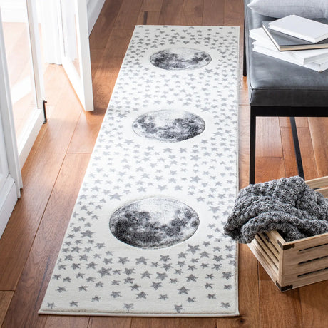 Safavieh Carousel Kids 100 2'-3" x 6'-0" Rug in Ivory / Grey