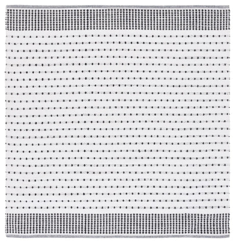 Safavieh Montauk 6'-0" x 6'-0" Rug in Black / Ivory