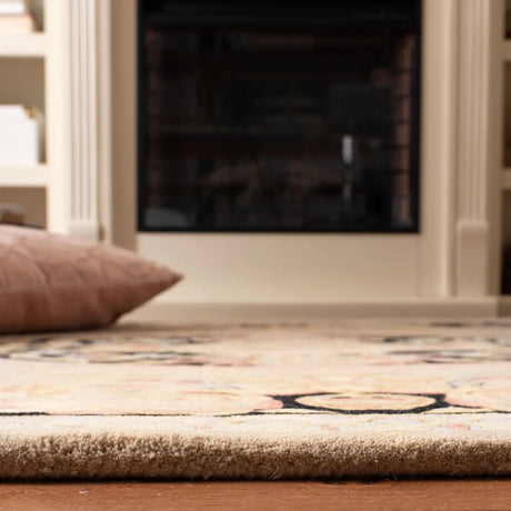Safavieh Savonnerie 5'-0" x 8'-0" Rug in Ivory / Gold