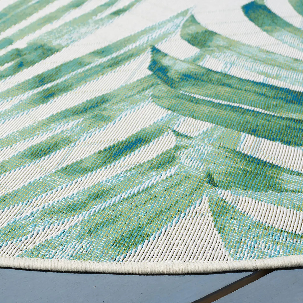 Safavieh Barbados 500 5'-3" x 5'-3" Rug in Green / Teal
