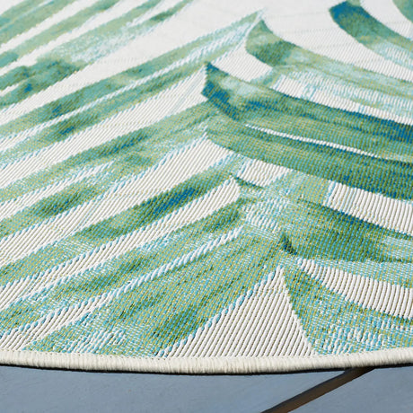 Safavieh Barbados 500 5'-3" x 5'-3" Rug in Green / Teal