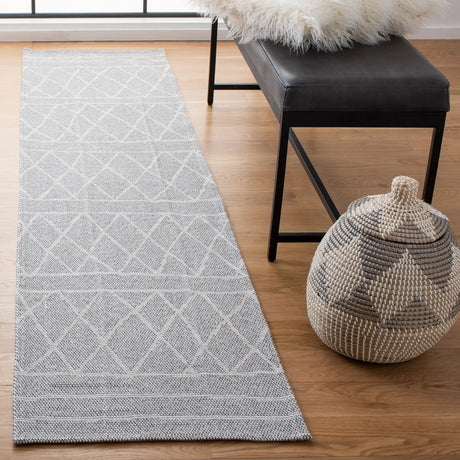 Safavieh Augustine 2'-0" x 9'-0" Rug in Grey / Ivory