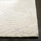 Safavieh Bella 6'-0" x 9'-0" Rug in Silver / Ivory