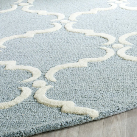 Safavieh Cambridge 6'-0" x 6'-0" Rug in Blue / Ivory
