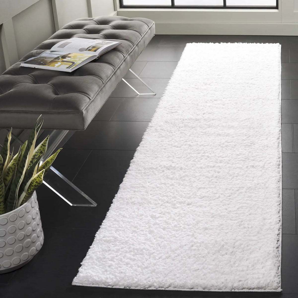 Safavieh Rumi Shag 2'-2" x 8'-0" Rug in Ivory