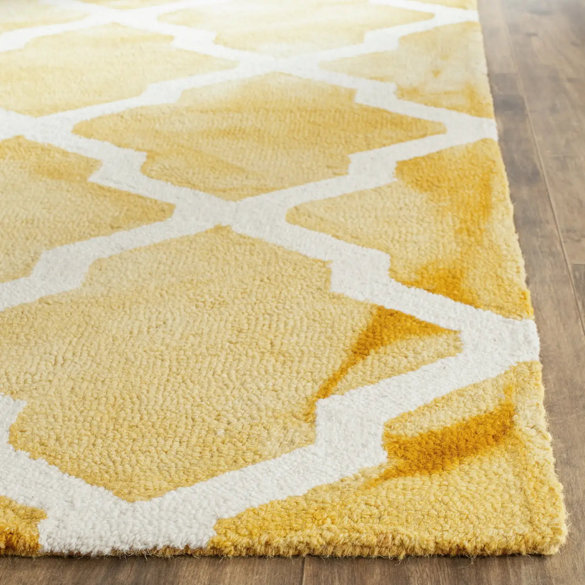 Safavieh Dip Dye 4'-0" x 6'-0" Rug in Gold / Ivory