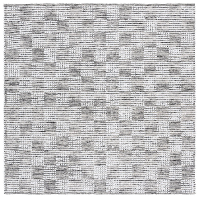 Safavieh Montauk 6'-0" x 6'-0" Rug in Black / Ivory