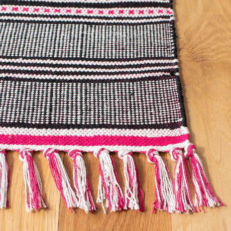 Safavieh Montauk 5'-0" x 8'-0" Rug in Pink / Multi