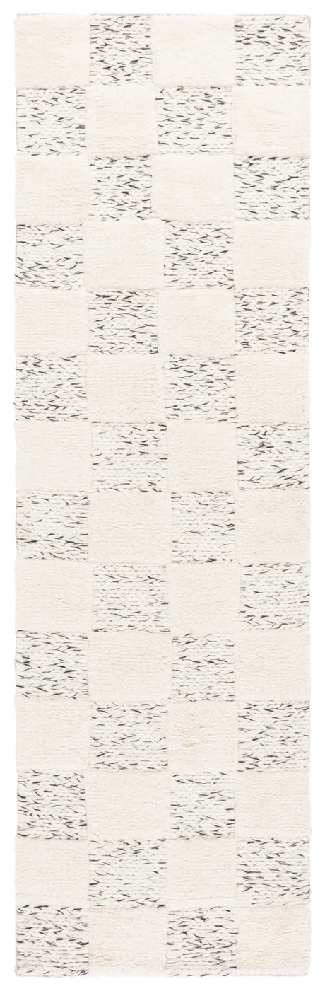 Safavieh Natura 2'-3" x 8'-0" Rug in Ivory / Black