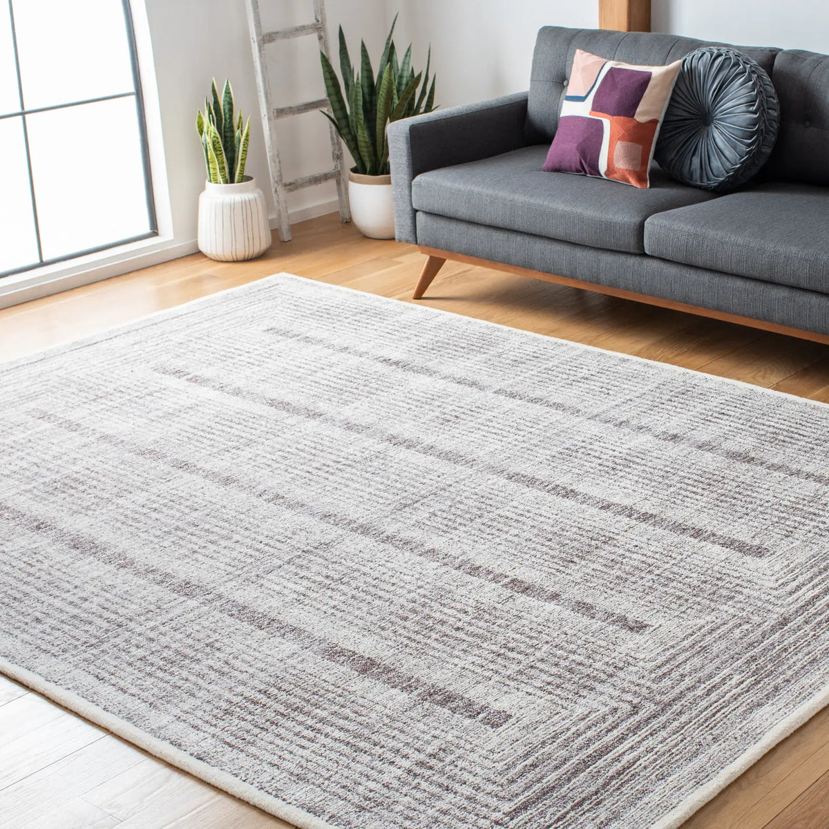 Safavieh Metro 6'-0" x 9'-0" Rug in Grey / Ivory