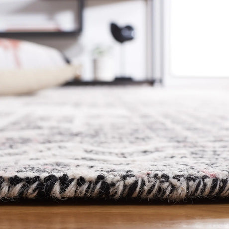 Safavieh Metro 4'-0" x 6'-0" Rug in Black / Ivory