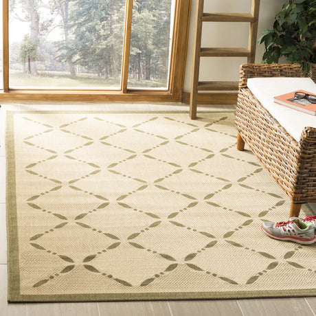 Safavieh Martha Stewart 4'-0" x 5'-7" Rug in Cream / Green