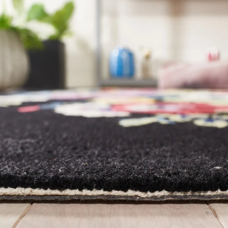 Safavieh Chelsea 4'-0" x 6'-0" Rug in Black / Rose