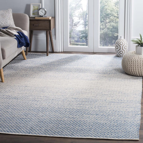 Safavieh Montauk 6'-0" x 9'-0" Rug in Blue / Ivory