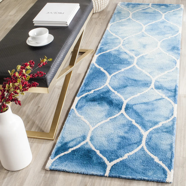 Safavieh Dip Dye 2'-3" x 8'-0" Rug in Blue / Ivory