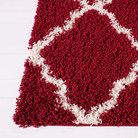 Safavieh Sgd-Dallas Shag 4'-0" x 6'-0" Rug in Red / Ivory