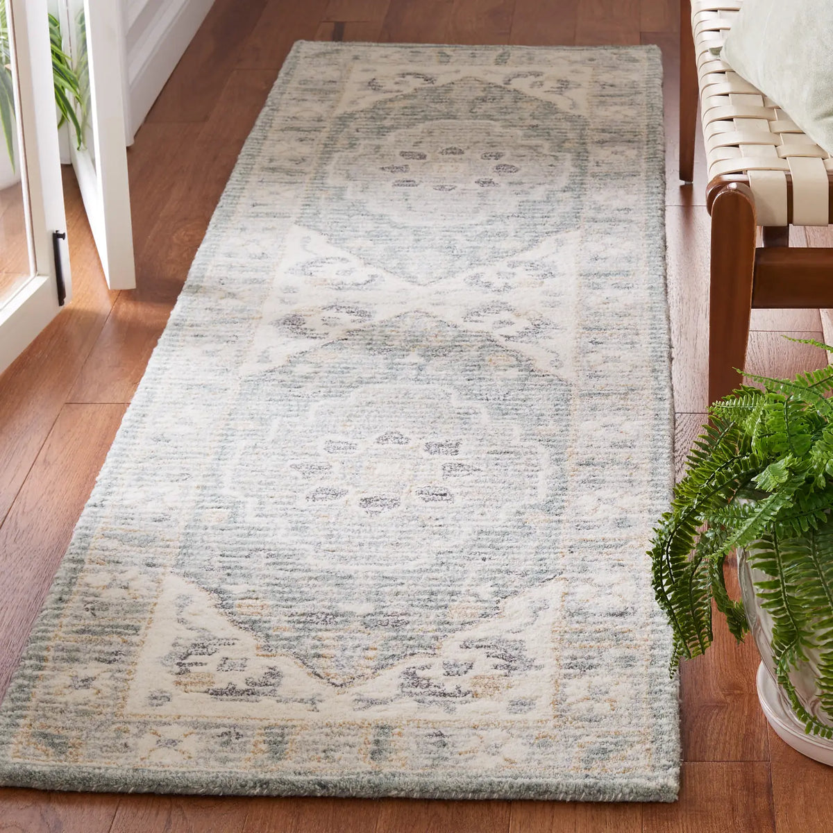 Safavieh Metro 2'-3" x 8'-0" Rug in Light Grey / Ivory