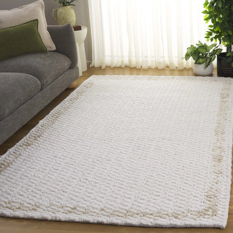Safavieh Natura 4'-0" x 6'-0" Rug in Beige / Ivory